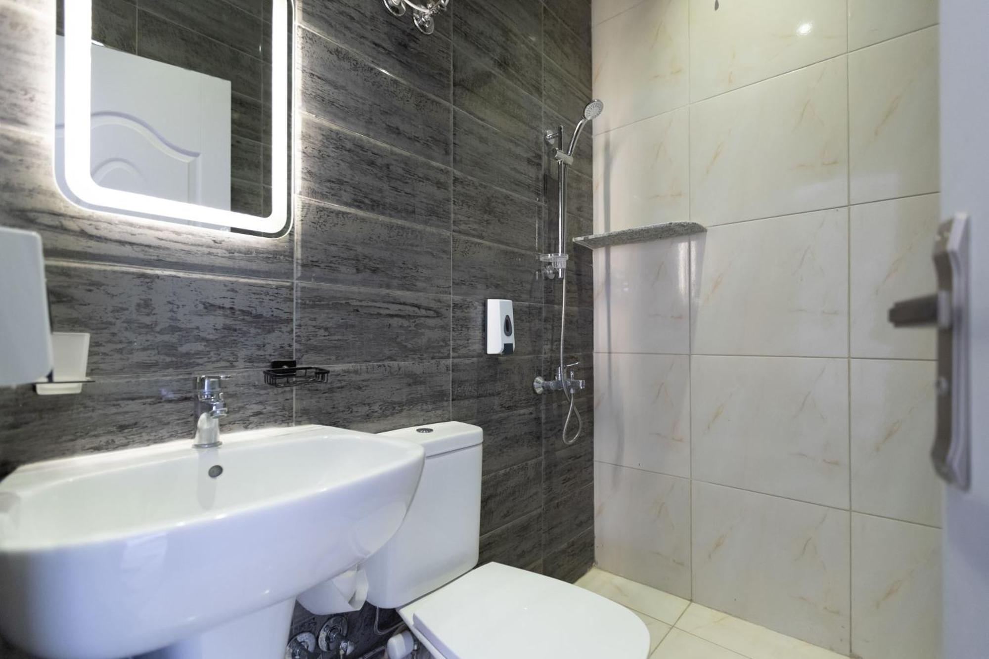 The Grand Pyramids View Hotel Kafret el-Gabal Rum bild